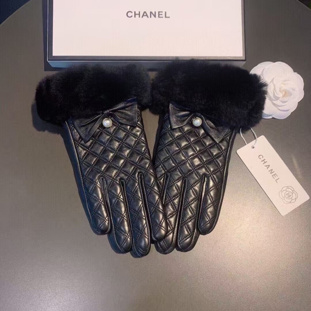 Chanel Quilted Leather Gloves Black